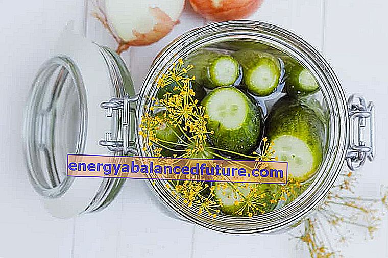 Marinuoti agurkai stiklainiuose - patikrinti skanių marinuotų agurkų receptai