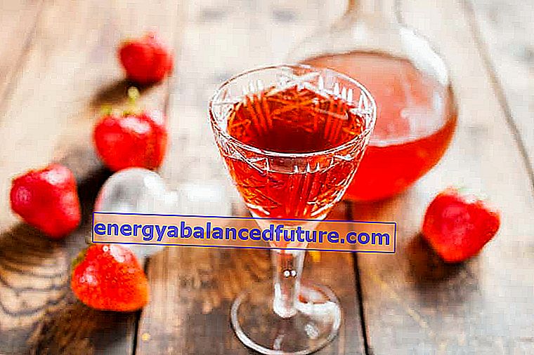 Φράουλα βάμμα - αποδεδειγμένες συνταγές για αλκοόλ και βότκα