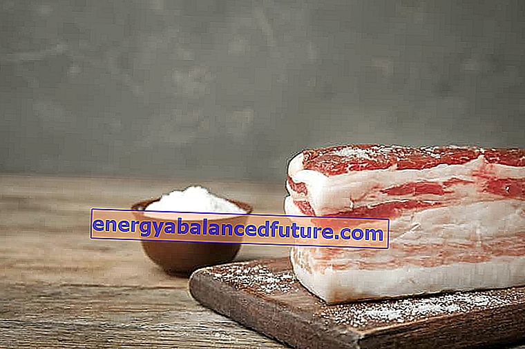 Postupná príprava a ošetrenie mäsa na údenie